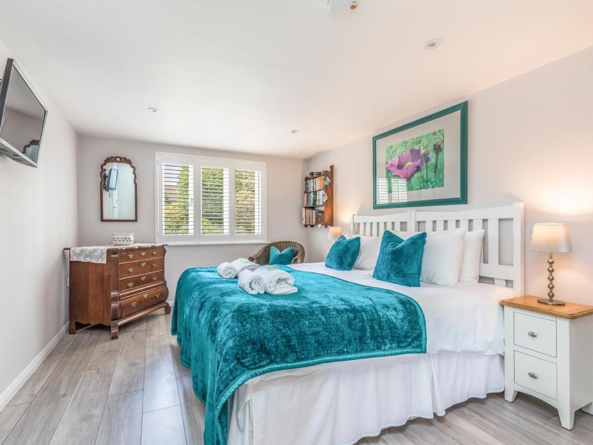 Pass The Keys Charming Apartment Attached To Thatched Cottage Chichester Extérieur photo