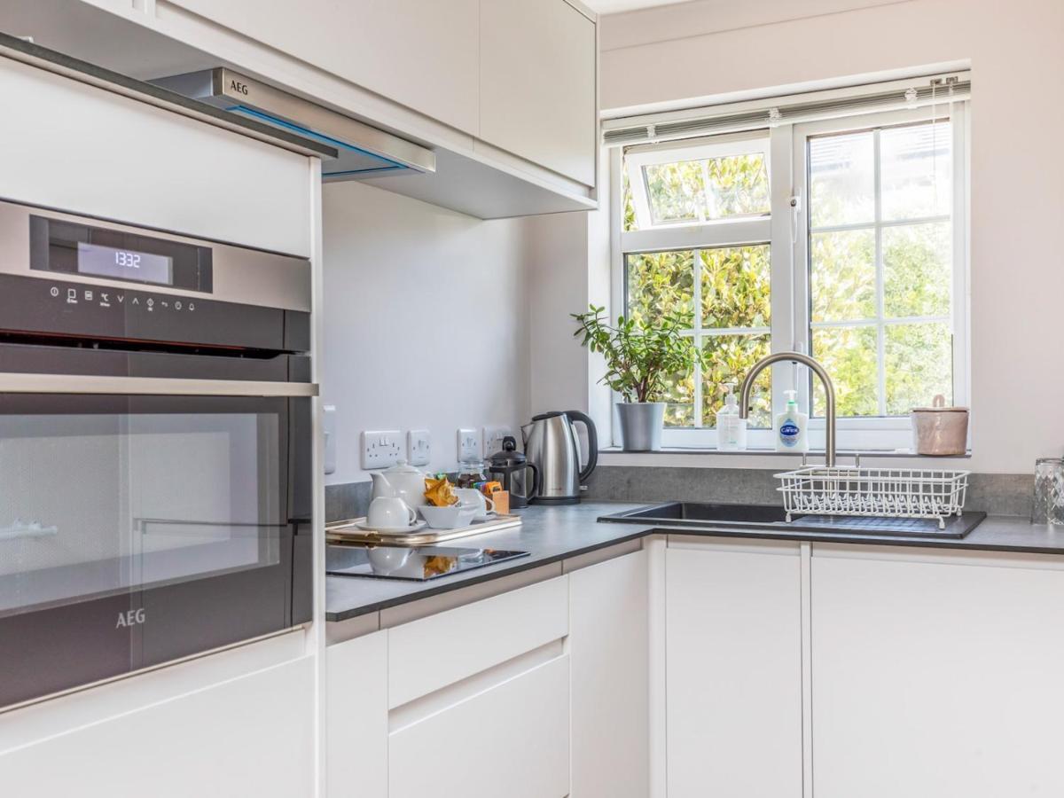 Pass The Keys Charming Apartment Attached To Thatched Cottage Chichester Extérieur photo