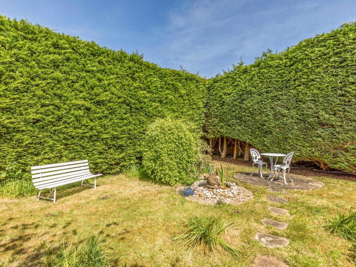 Pass The Keys Charming Apartment Attached To Thatched Cottage Chichester Extérieur photo