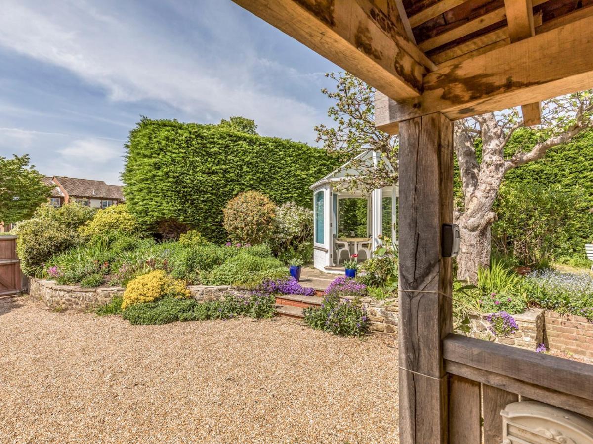 Pass The Keys Charming Apartment Attached To Thatched Cottage Chichester Extérieur photo