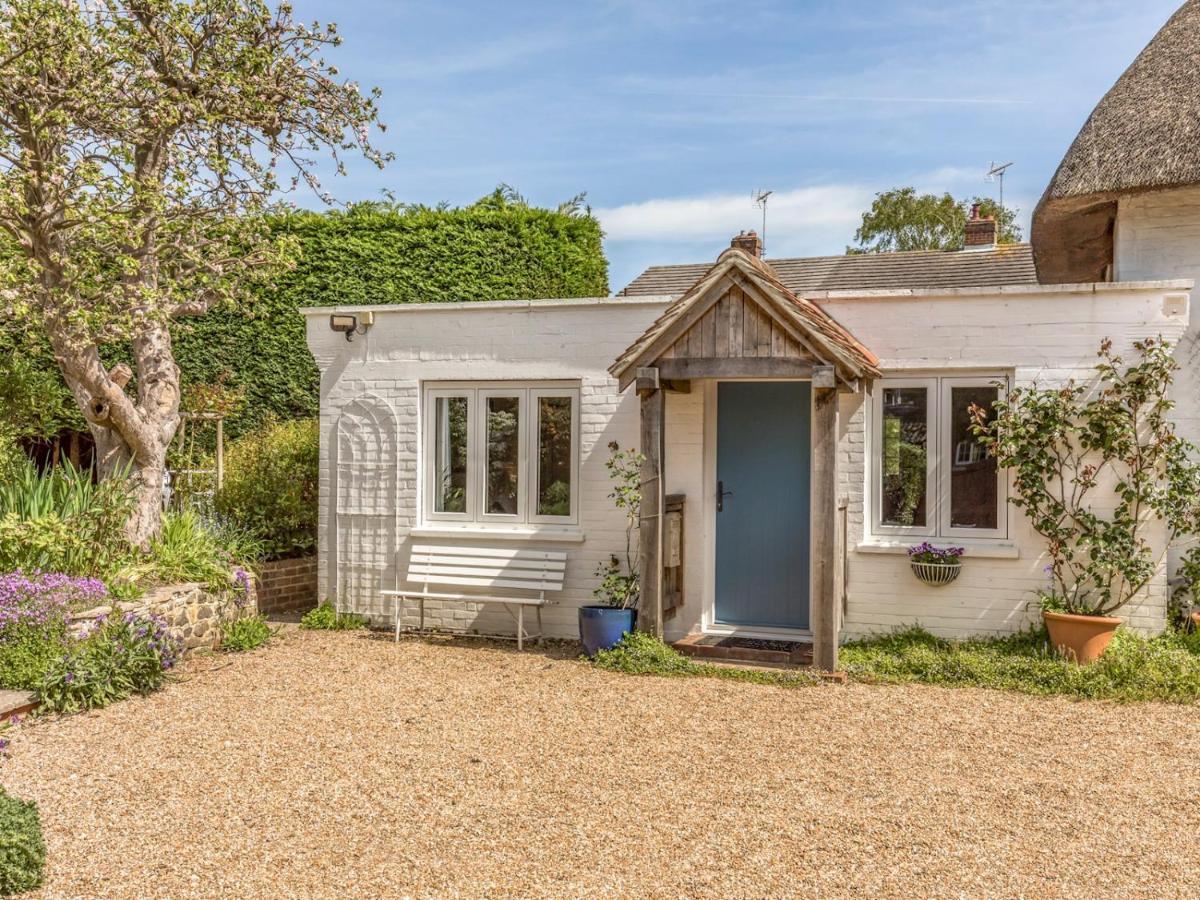 Pass The Keys Charming Apartment Attached To Thatched Cottage Chichester Extérieur photo