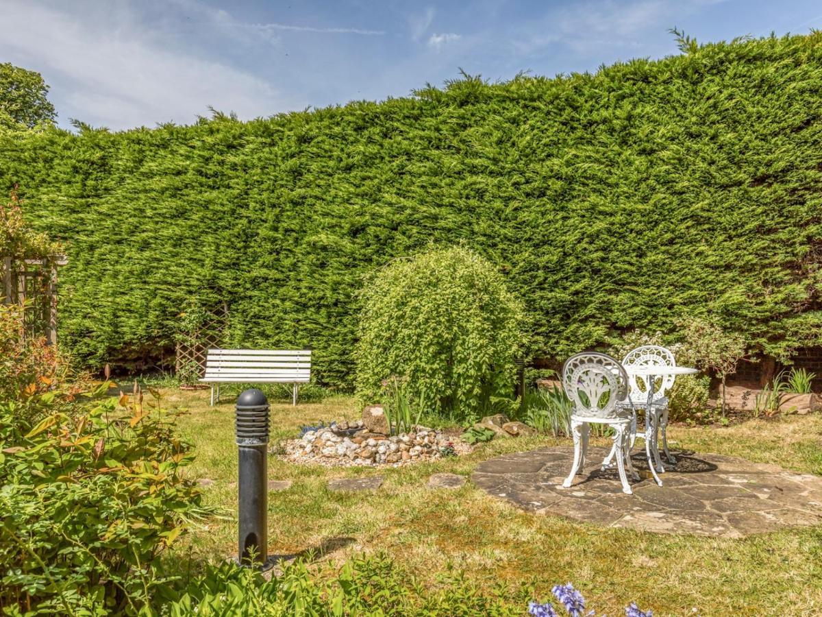 Pass The Keys Charming Apartment Attached To Thatched Cottage Chichester Extérieur photo