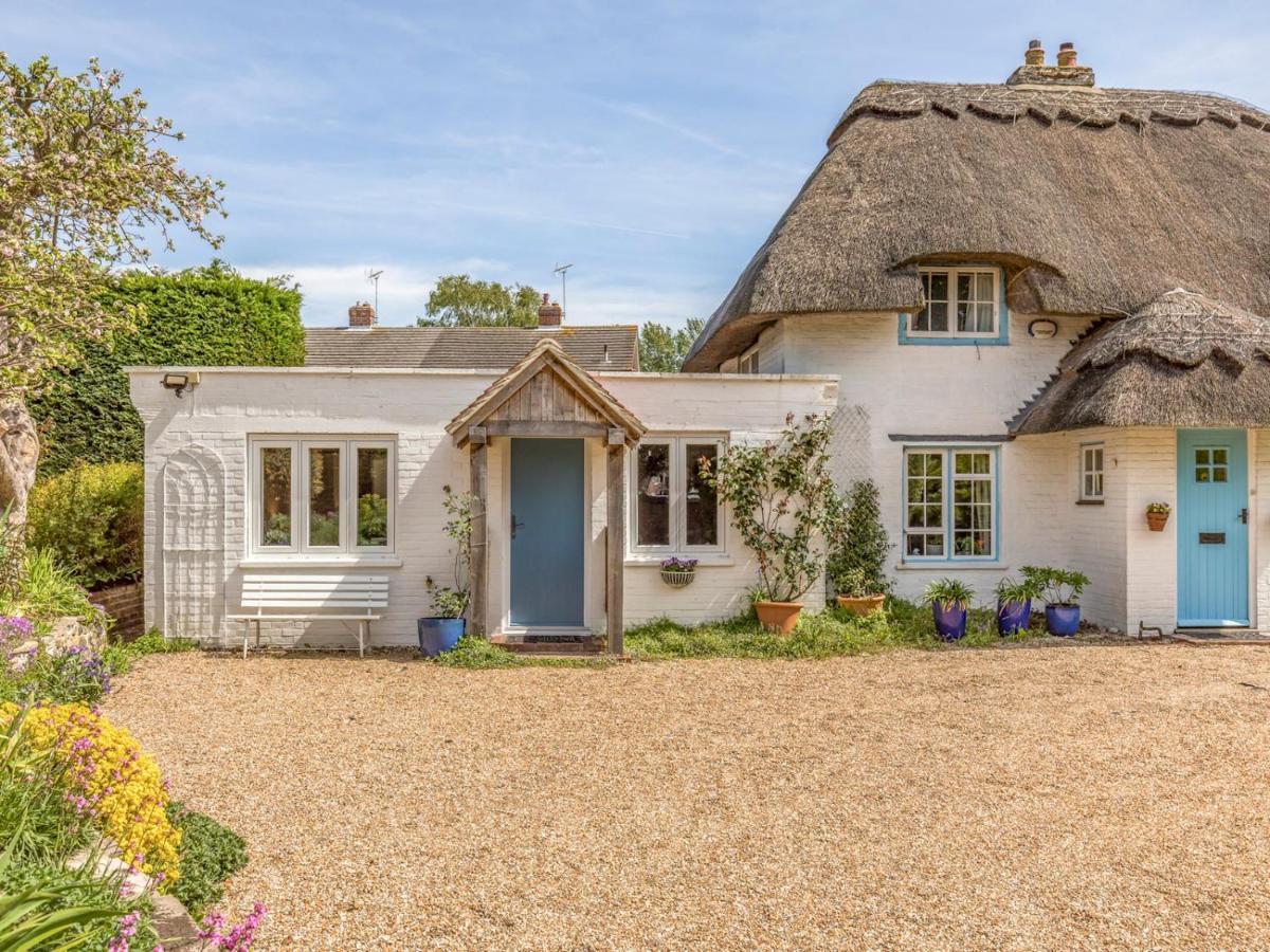 Pass The Keys Charming Apartment Attached To Thatched Cottage Chichester Extérieur photo
