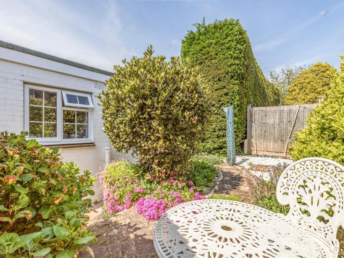 Pass The Keys Charming Apartment Attached To Thatched Cottage Chichester Extérieur photo