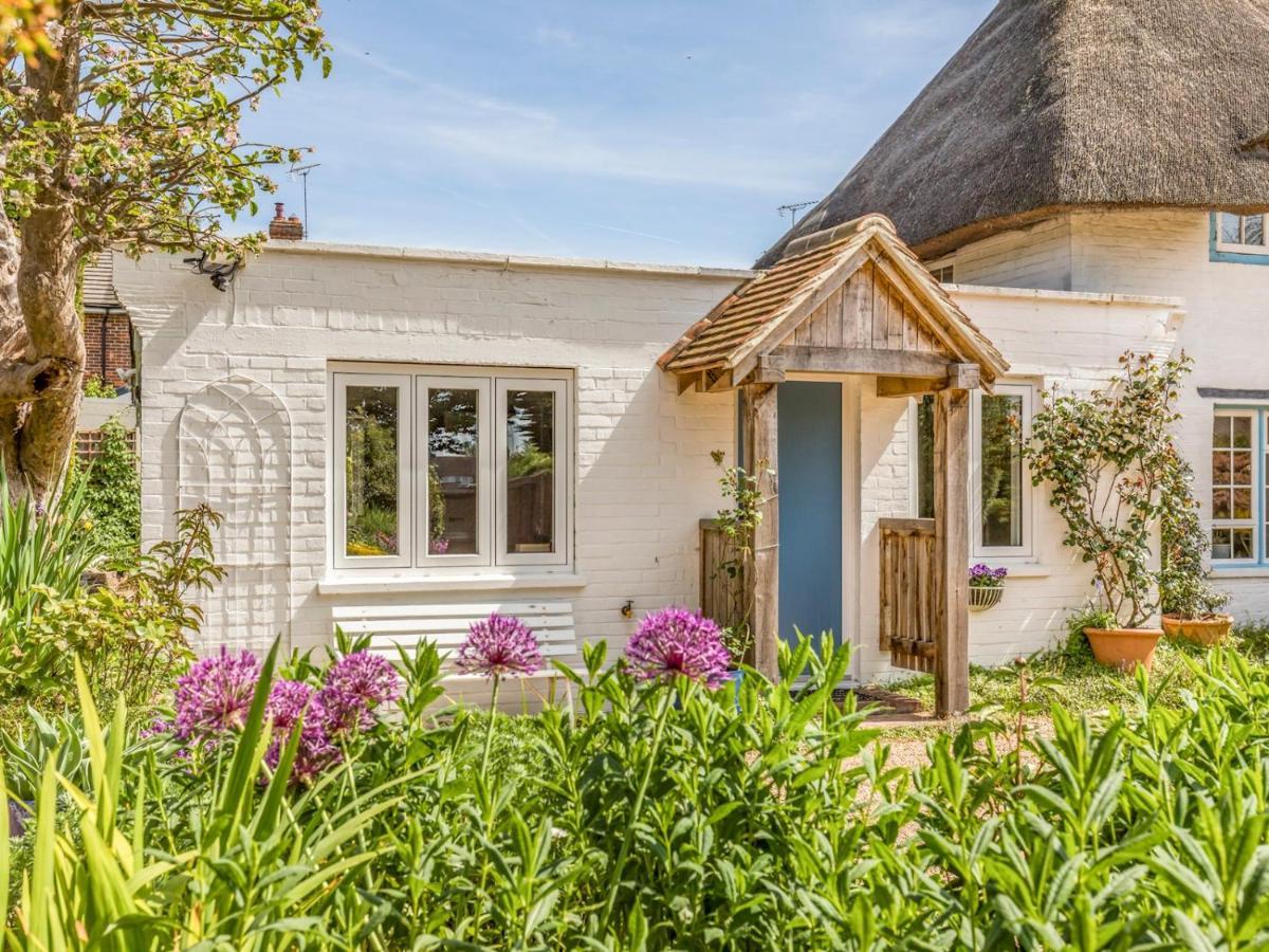 Pass The Keys Charming Apartment Attached To Thatched Cottage Chichester Extérieur photo